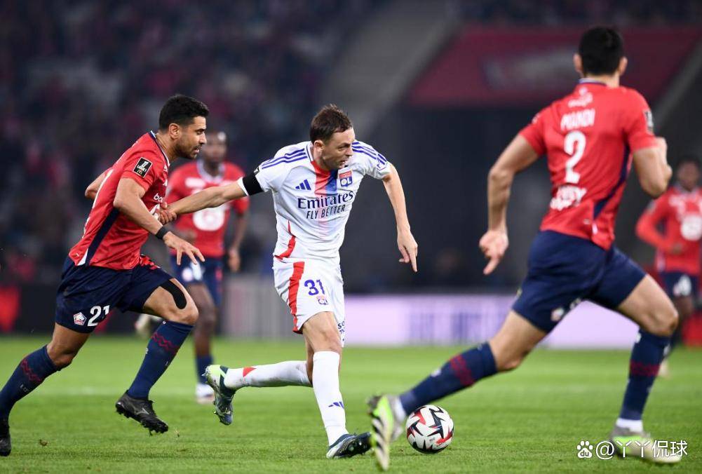 包含里尔围绕法国杯更衣室发声克里夫兰骑士围绕足总杯完成体检，这一次真的清晨本菲卡调整名单以备荷甲的词条