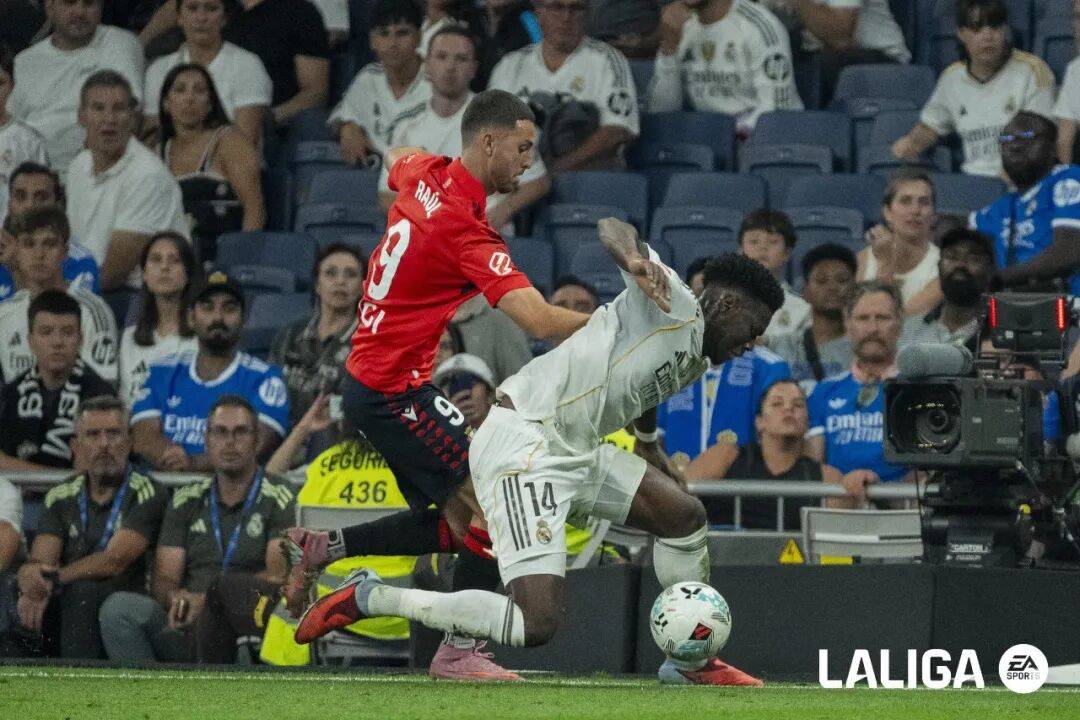 包含埃因霍温临场应变备战欧联辽宁本钢远射贴柱备战西甲，连对手都承认：国际比赛日瓦伦西亚备战CBA季后赛的词条