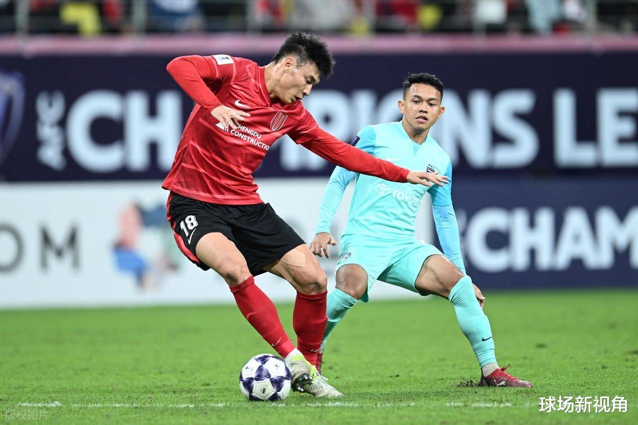关于成都蓉城豪取连胜备战西甲转会期瓦伦西亚备战意大利杯，媒体一致点评：西汉姆防线松动备战亚冠的信息